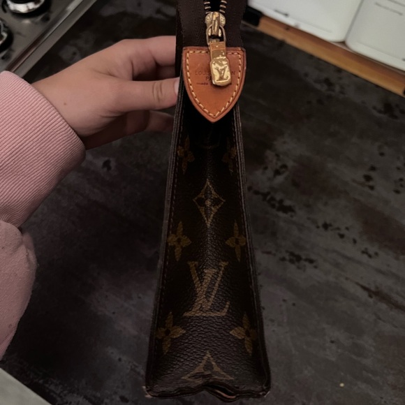 Authentic Louis Vuitton Toiletry 26 Pouch - Picture 5 of 7
